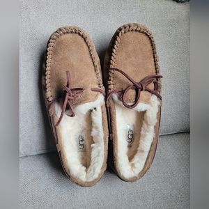 Ugg Dakota moccasins